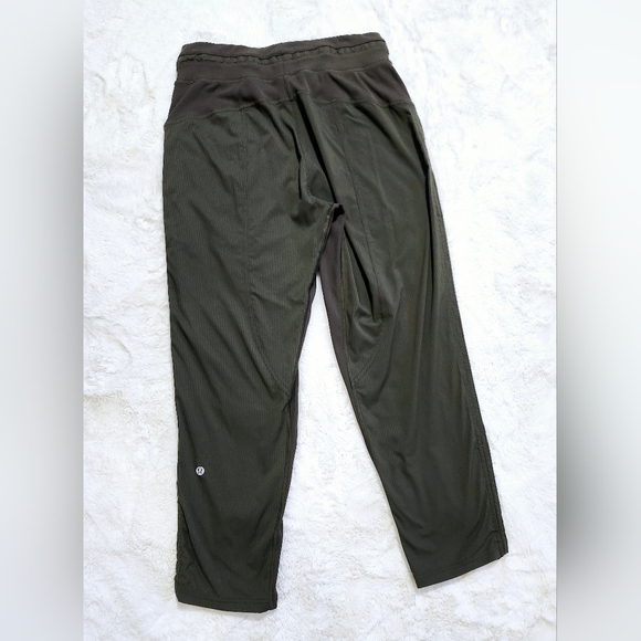 Lululemon Dance Studio Crop II *Unlined 20" Dark Olive. Size 6 - Picture 13 of 16